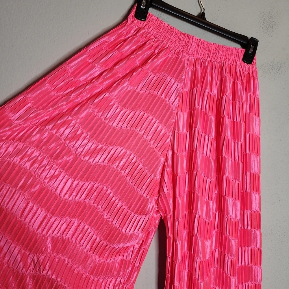 NWT South‎ Beach Pink satin crinkle pleated wide leg pants. Size 6. ASOS